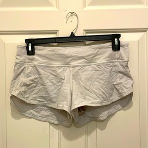 super cute and super comfy lululemon speed up shorts in white!